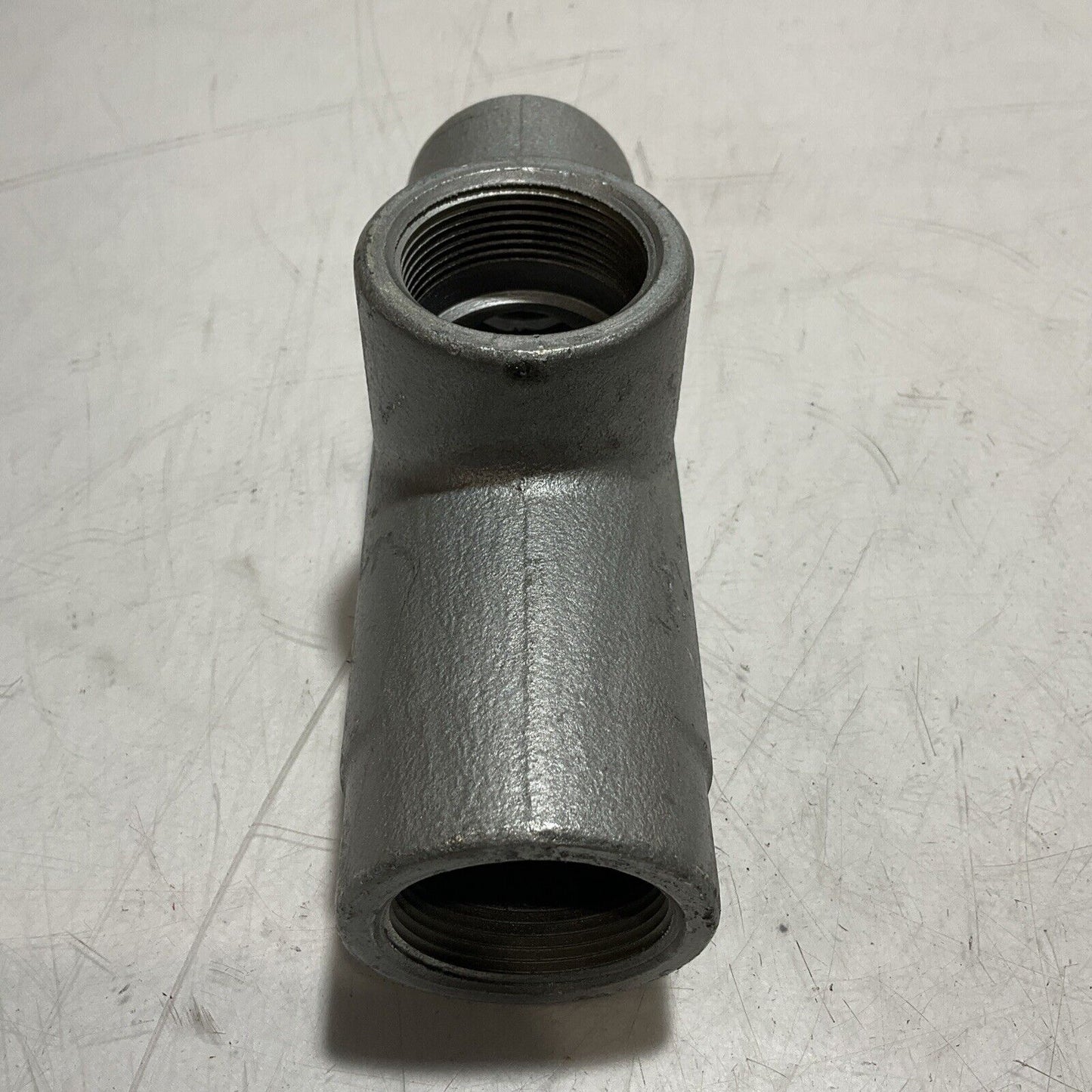 COOPER CROUSE-HINDS TB57 CONDULET CONDUIT OUTLET BODY SIZE 1 1/2 QTY 2 222