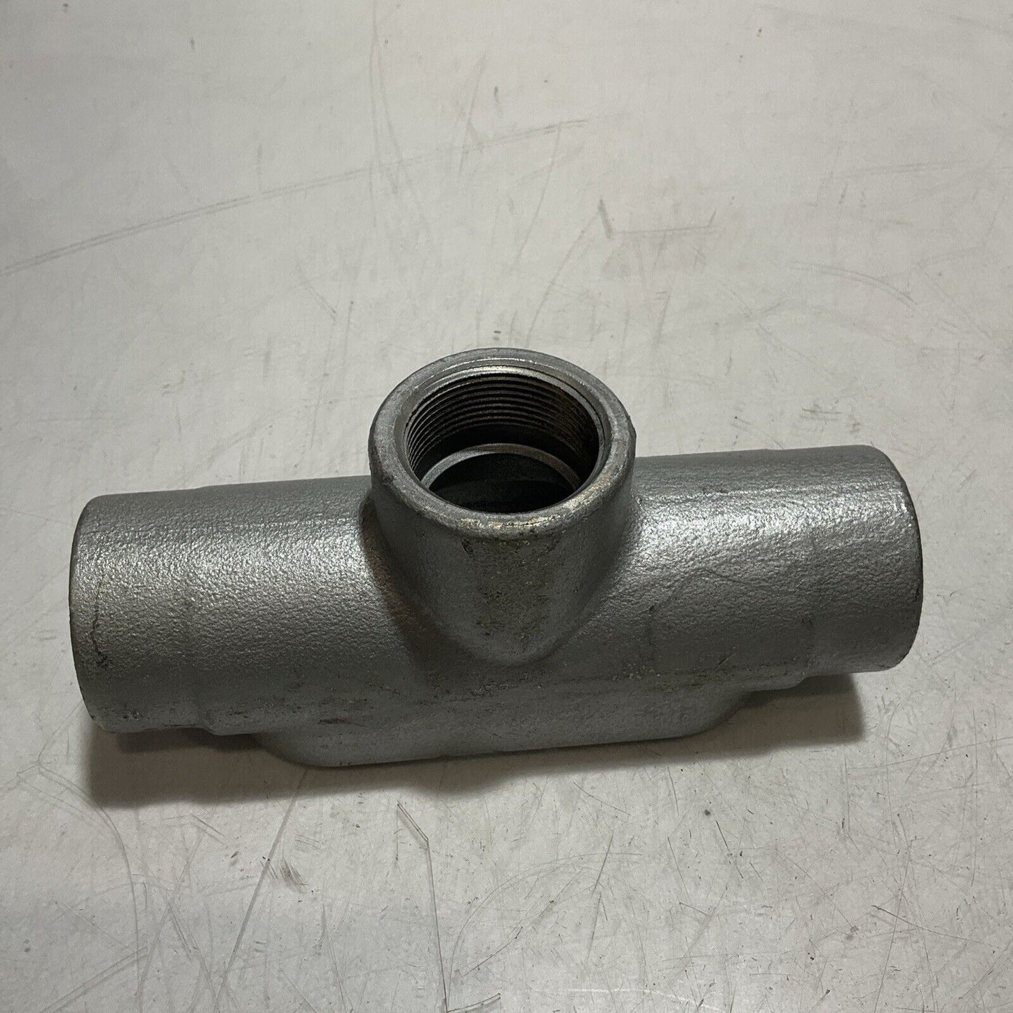 COOPER CROUSE-HINDS TB57 CONDULET CONDUIT OUTLET BODY SIZE 1 1/2 QTY 2 222