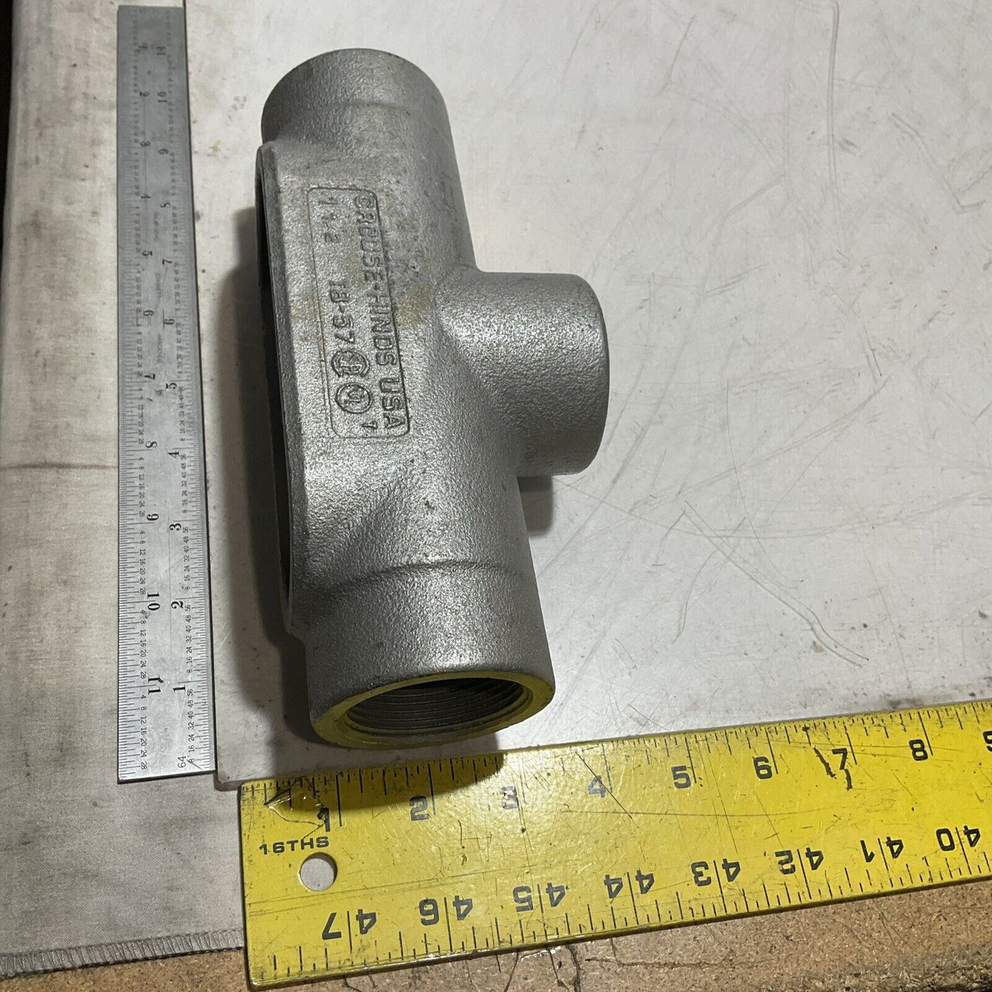 COOPER CROUSE-HINDS TB57 CONDULET CONDUIT OUTLET BODY SIZE 1 1/2 QTY 2 222