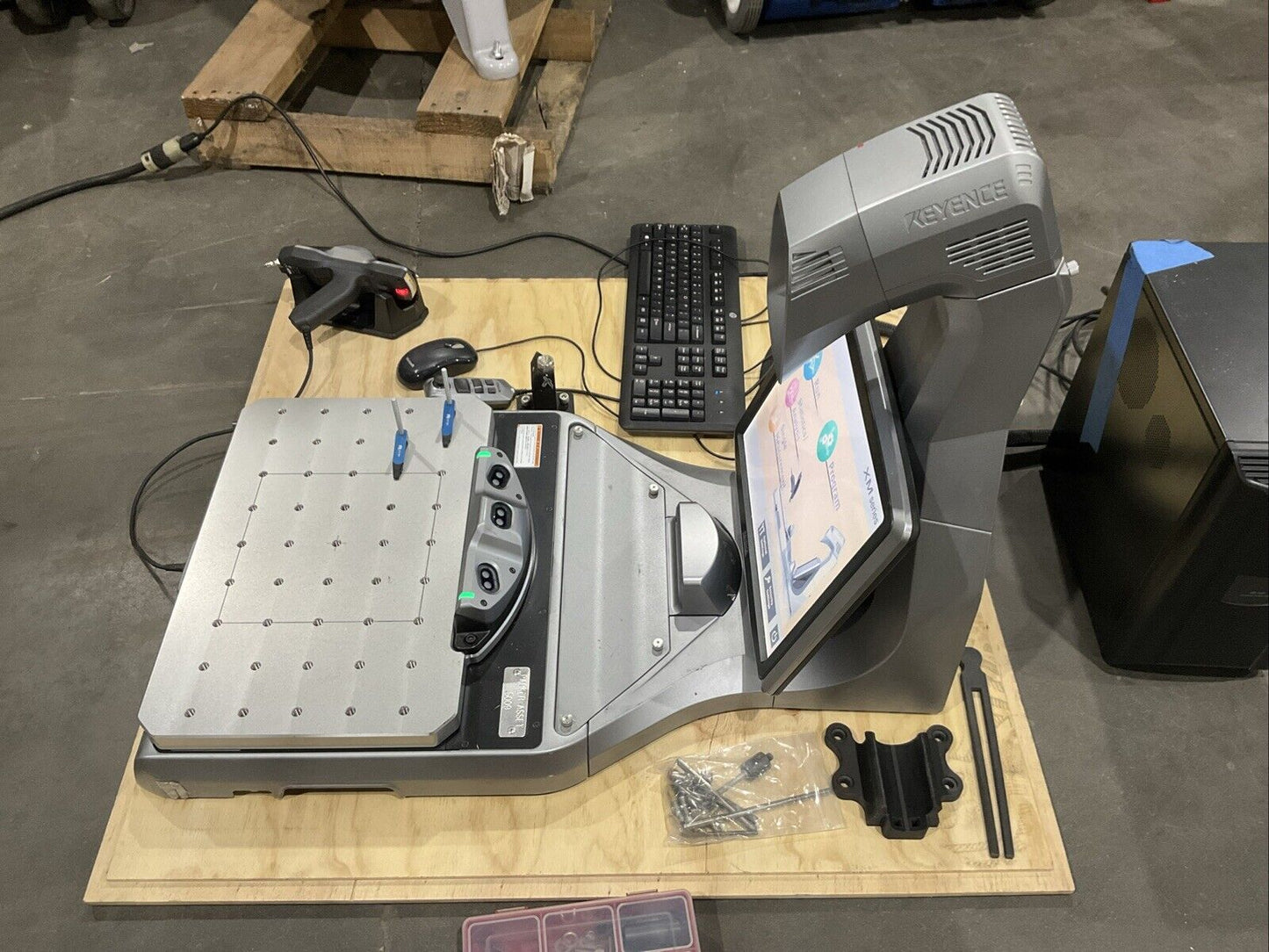 KEYENCE XM-M1200 COORDINATE MEASURING SYSTEM W/ XM-P1000 PROBE