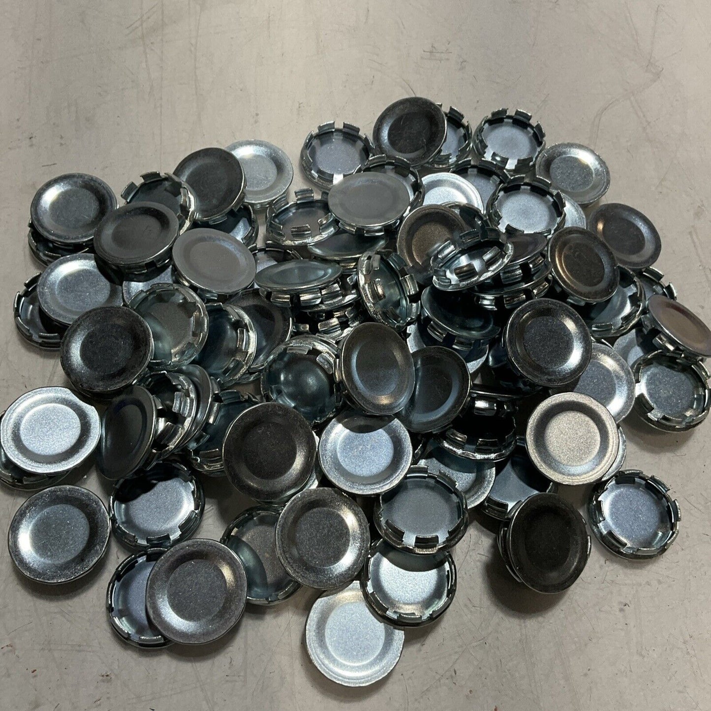 THOMAS & BETTS BL 112 PLATED STEEL 3/4” SNAP-IN BLANKS QTY 100 PIECES U3S