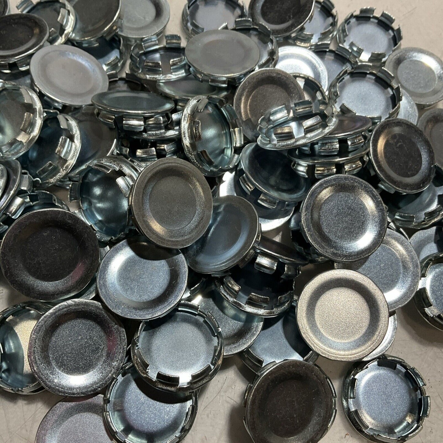 THOMAS & BETTS BL 112 PLATED STEEL 3/4” SNAP-IN BLANKS QTY 100 PIECES U3S