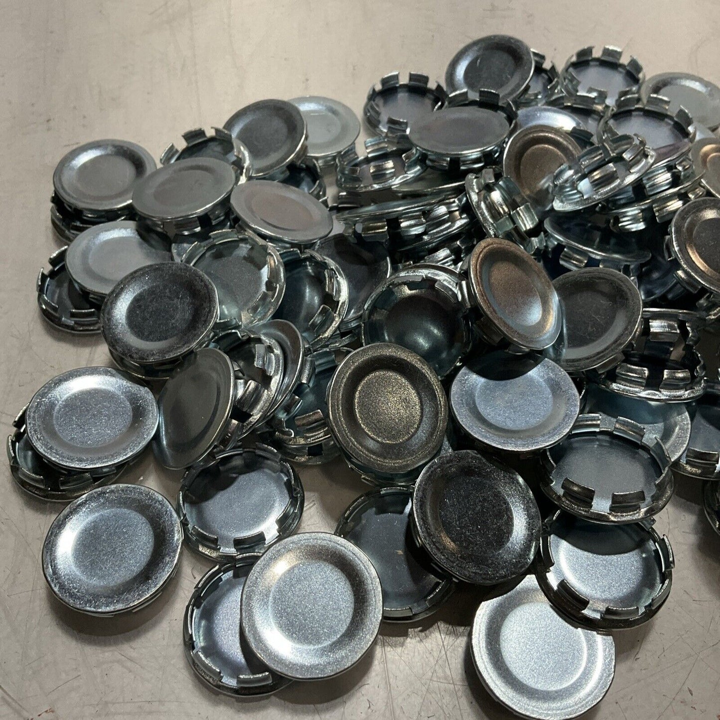 THOMAS & BETTS BL 112 PLATED STEEL 3/4” SNAP-IN BLANKS QTY 100 PIECES U3S