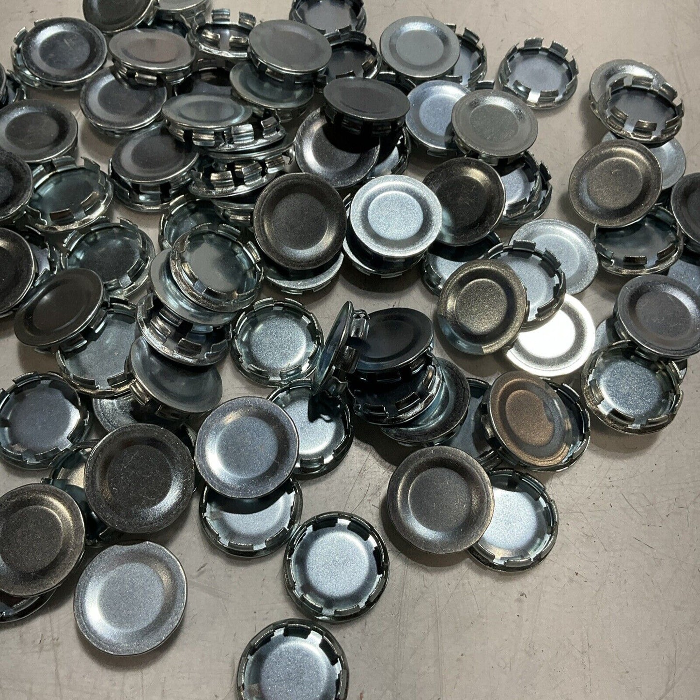 THOMAS & BETTS BL 112 PLATED STEEL 3/4” SNAP-IN BLANKS QTY 100 PIECES U3S