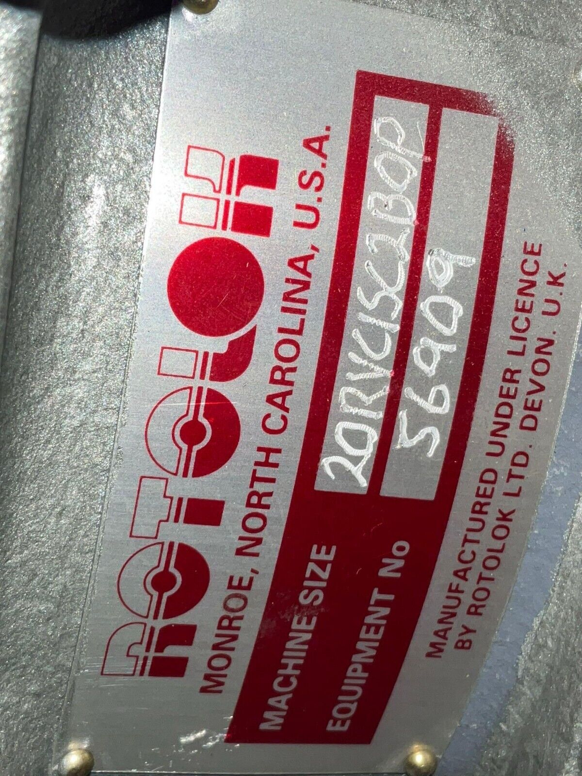 ROTOLOK VALVE MODEL 56909 EQUIPMENT SIZE 20RVCISC2B0P; 32L X 32W X25T