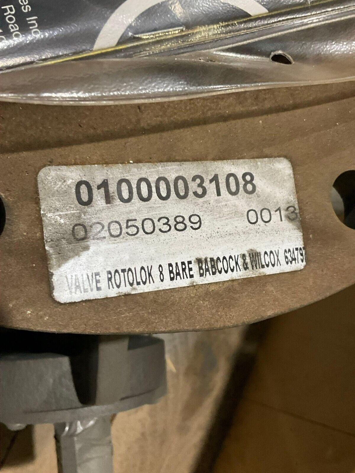 ROTOLOK VALVE MODEL 56909 EQUIPMENT SIZE 20RVCISC2B0P; 32L X 32W X25T