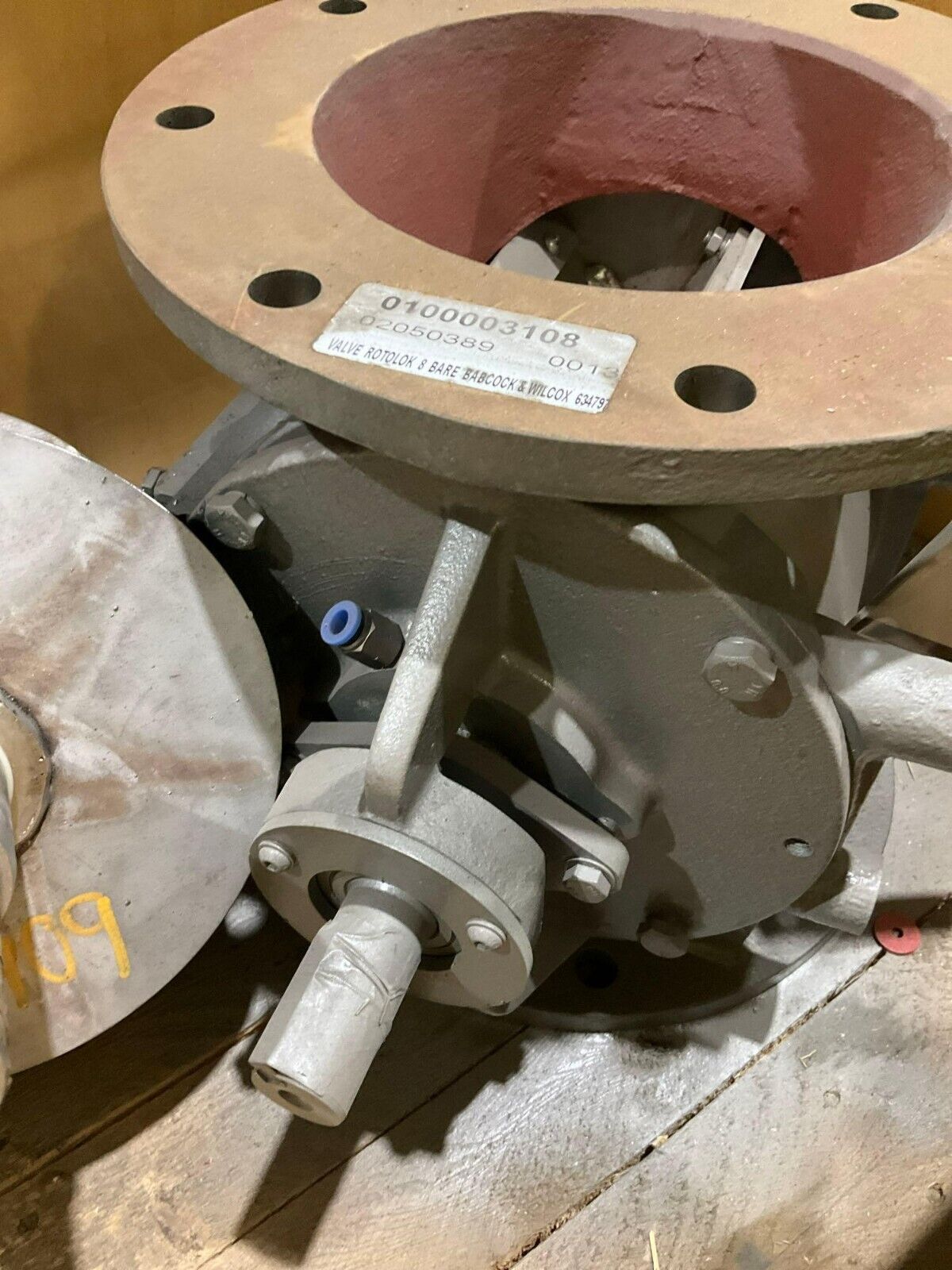 ROTOLOK VALVE MODEL 56909 EQUIPMENT SIZE 20RVCISC2B0P; 32L X 32W X25T