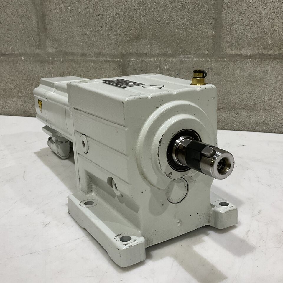 LENZE GST05-25 VBR 09HC41 SERVO MOTOR MCS 09H41LRS0B0-Z0D0-ST5800N-R2SU U3S