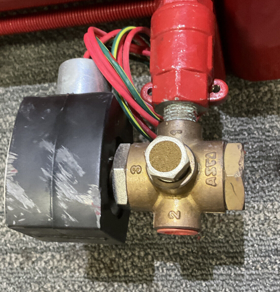 RED VALVE 09-3002 PNEUMATICALLY ACTUATED CONTROL PINCH VALVE SERIES 5200