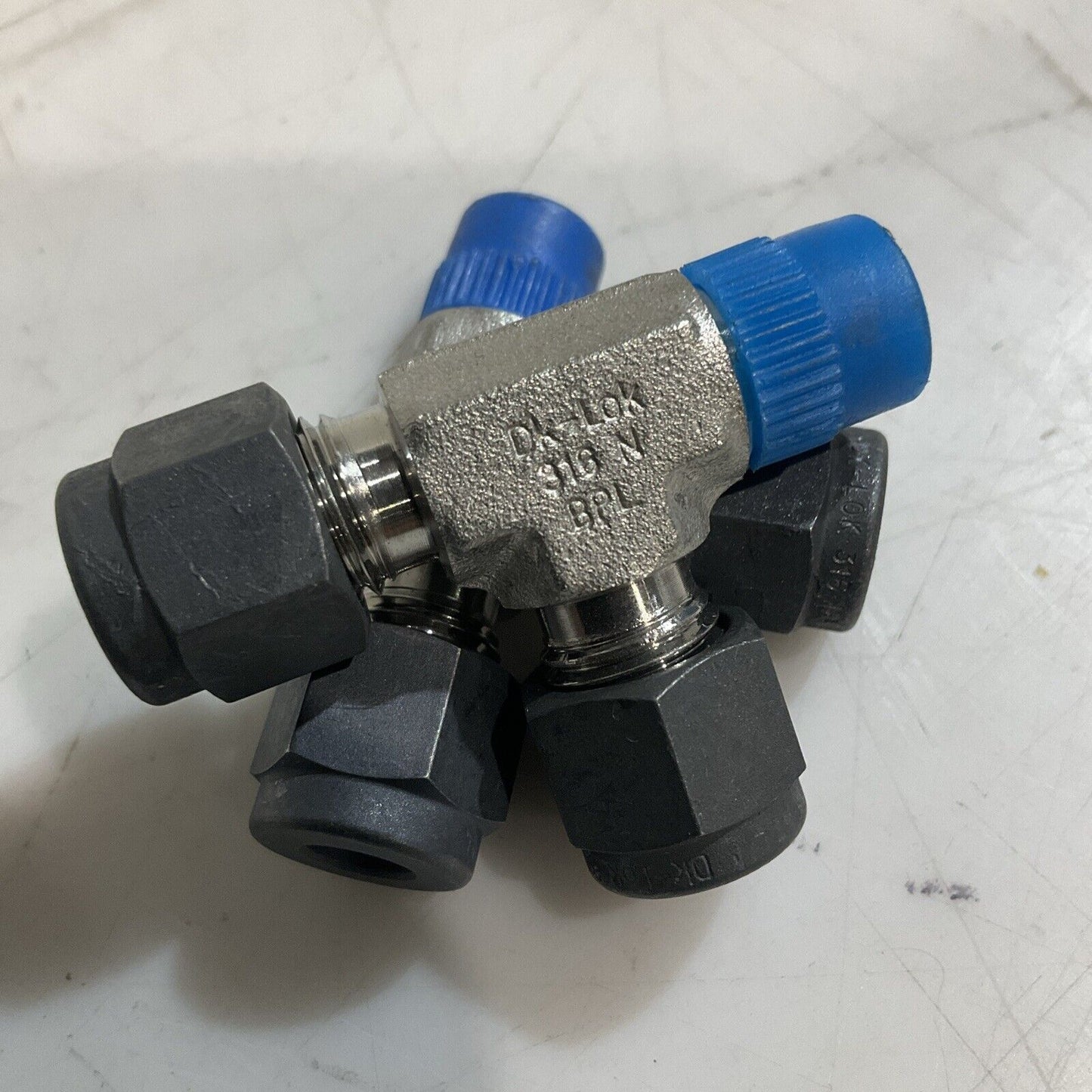 DK-LOK 316NBPL - 8KLTUBE CONNECTOR TEE 1/4 COMP LOT OF 3 U3S