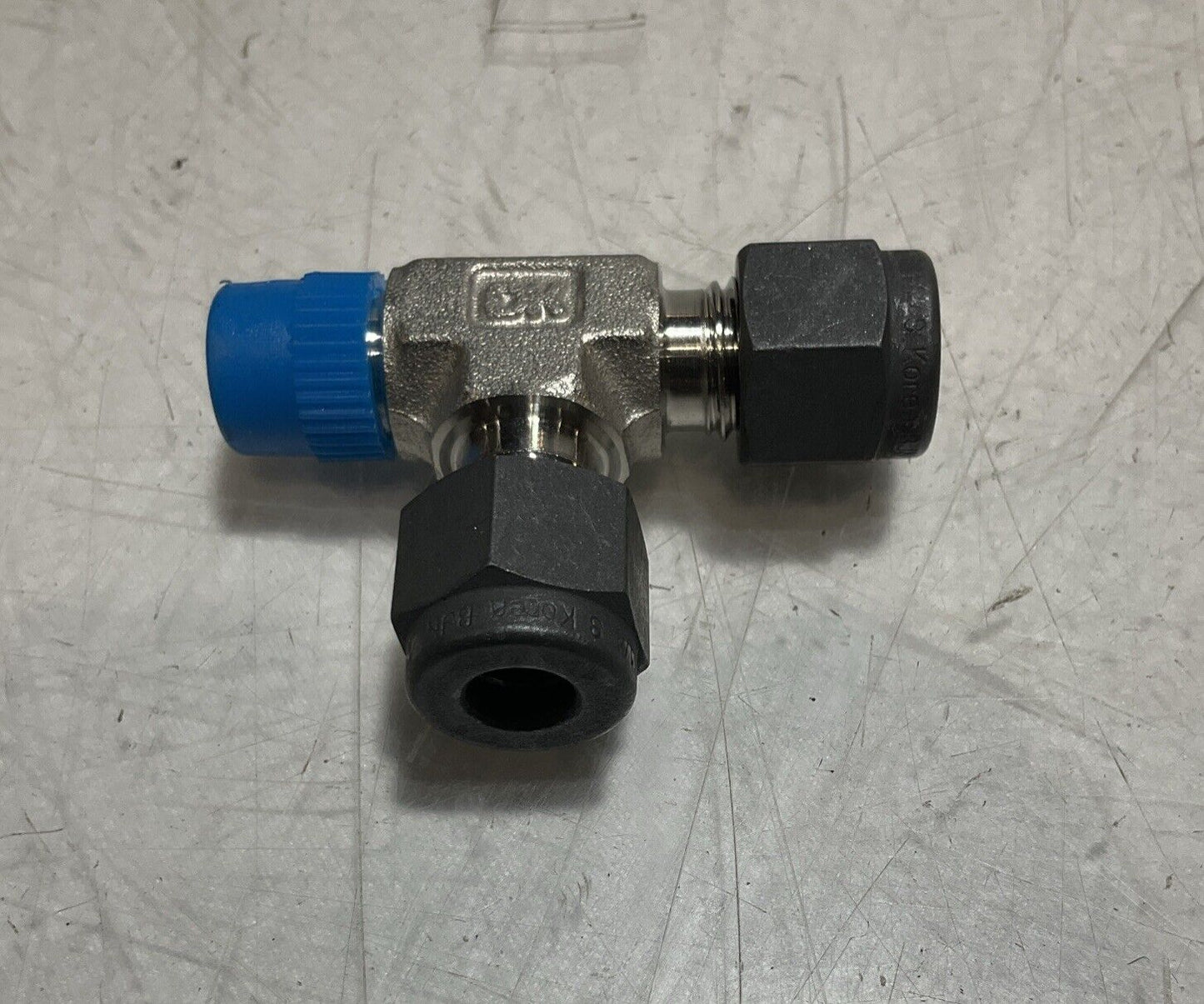 DK-LOK 316NBPL - 8KLTUBE CONNECTOR TEE 1/4 COMP LOT OF 3 U3S