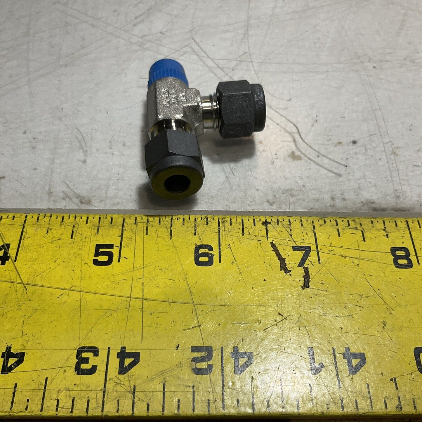 DK-LOK 316NBPL - 8KLTUBE CONNECTOR TEE 1/4 COMP LOT OF 3 U3S