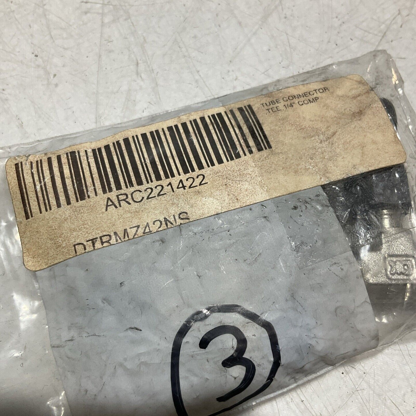 DK-LOK 316NBPL - 8KLTUBE CONNECTOR TEE 1/4 COMP LOT OF 3 U3S