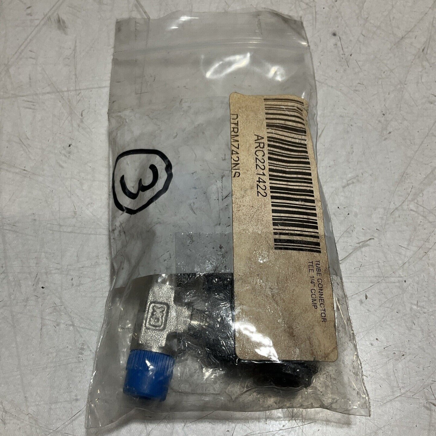 DK-LOK 316NBPL - 8KLTUBE CONNECTOR TEE 1/4 COMP LOT OF 3 U3S
