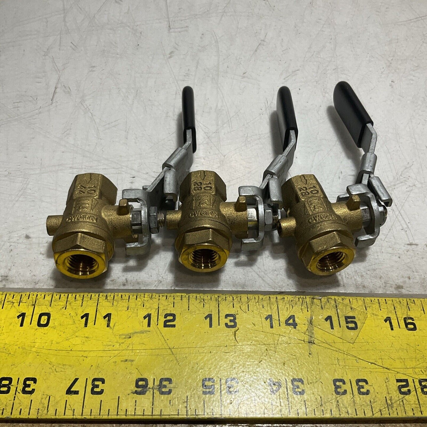 UCI SEL-2 1/4" UNIVERSAL MANUAL VENTING BALL VALVE LOT OF 3 U3S