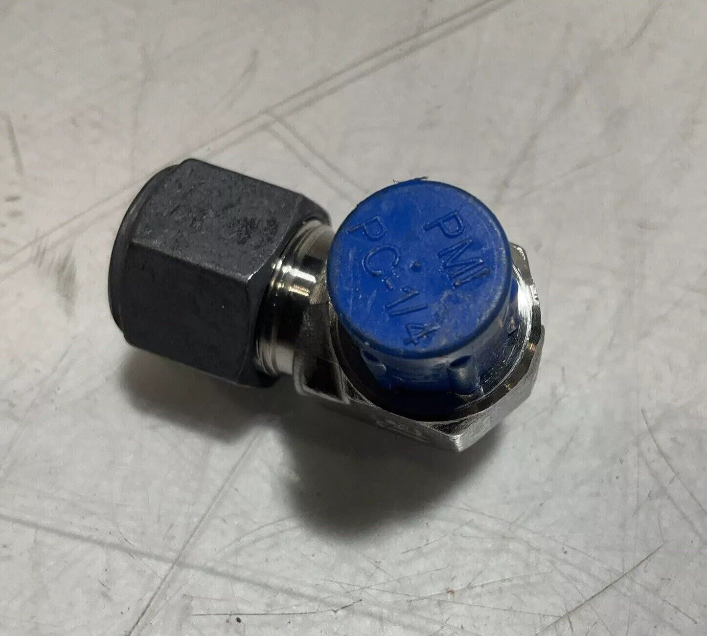 PARKER 84CBZSS STAINLESS STEEL MALE ELBOW TUBE FITTING CONNECTOR LOT OF 6 U3S