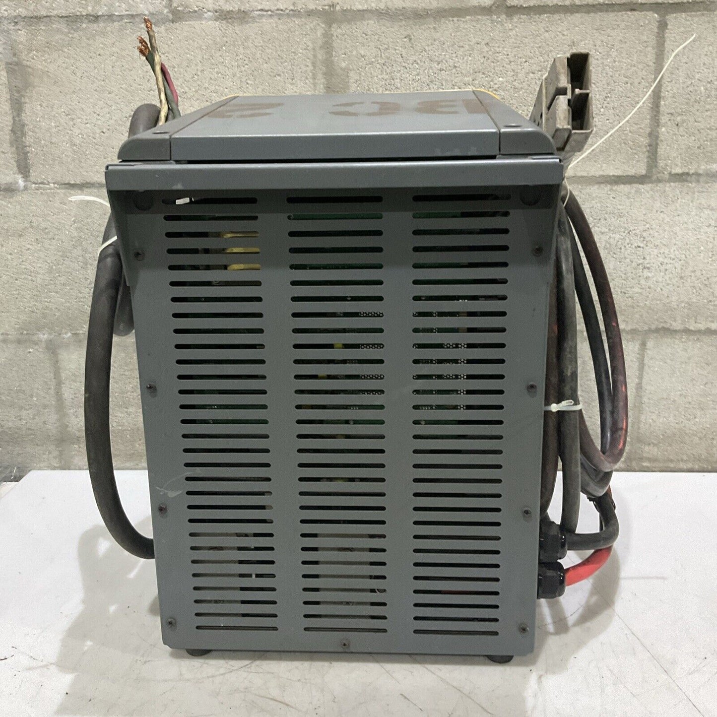 ENERSYS EI3-HL-4YE ENFORCER IMPAQ FORKLIFT L-A BATTERY CHARGER 3PH 480V 50/60 HZ
