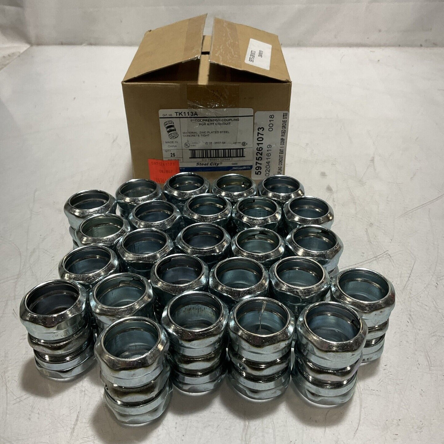 THOMAS & BETTS TK113A COMPRESSION COUPLING FOR EMT CONDUIT LOT OF 25 373-U3S