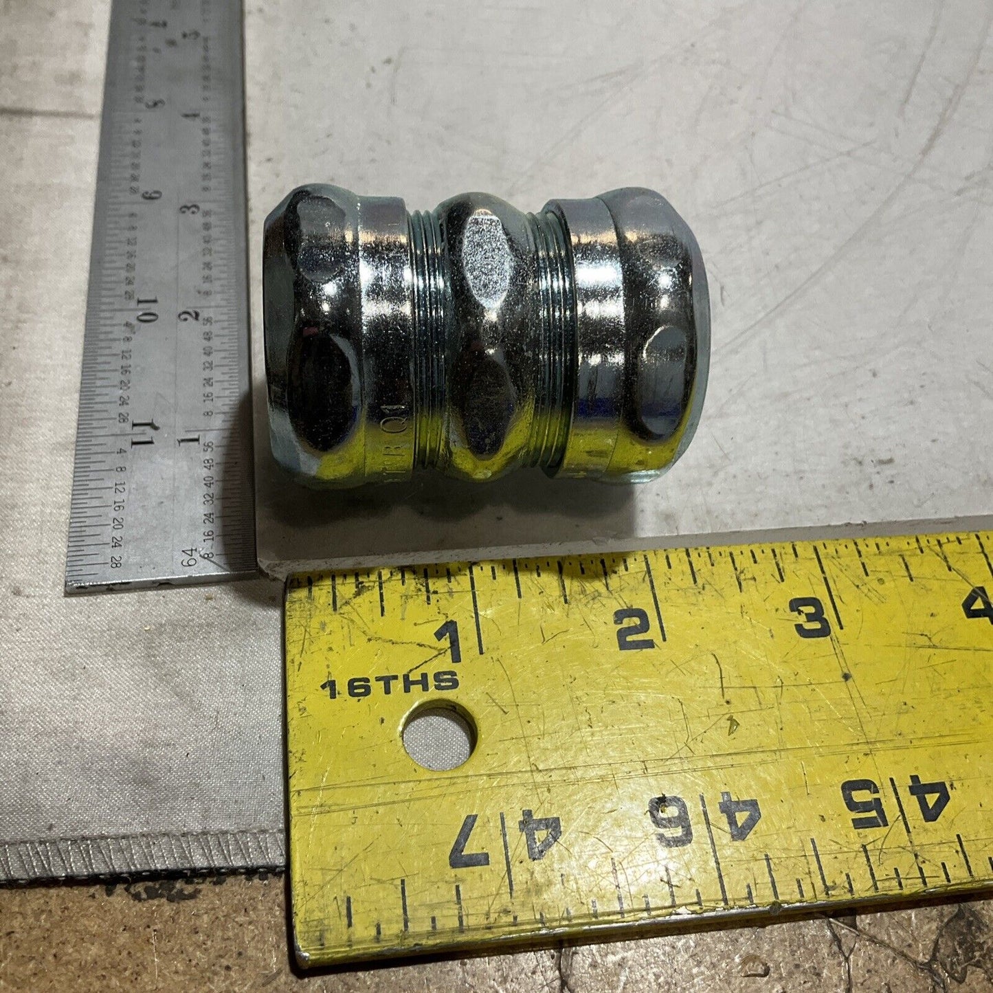 THOMAS & BETTS TK113A COMPRESSION COUPLING FOR EMT CONDUIT LOT OF 25 373-U3S