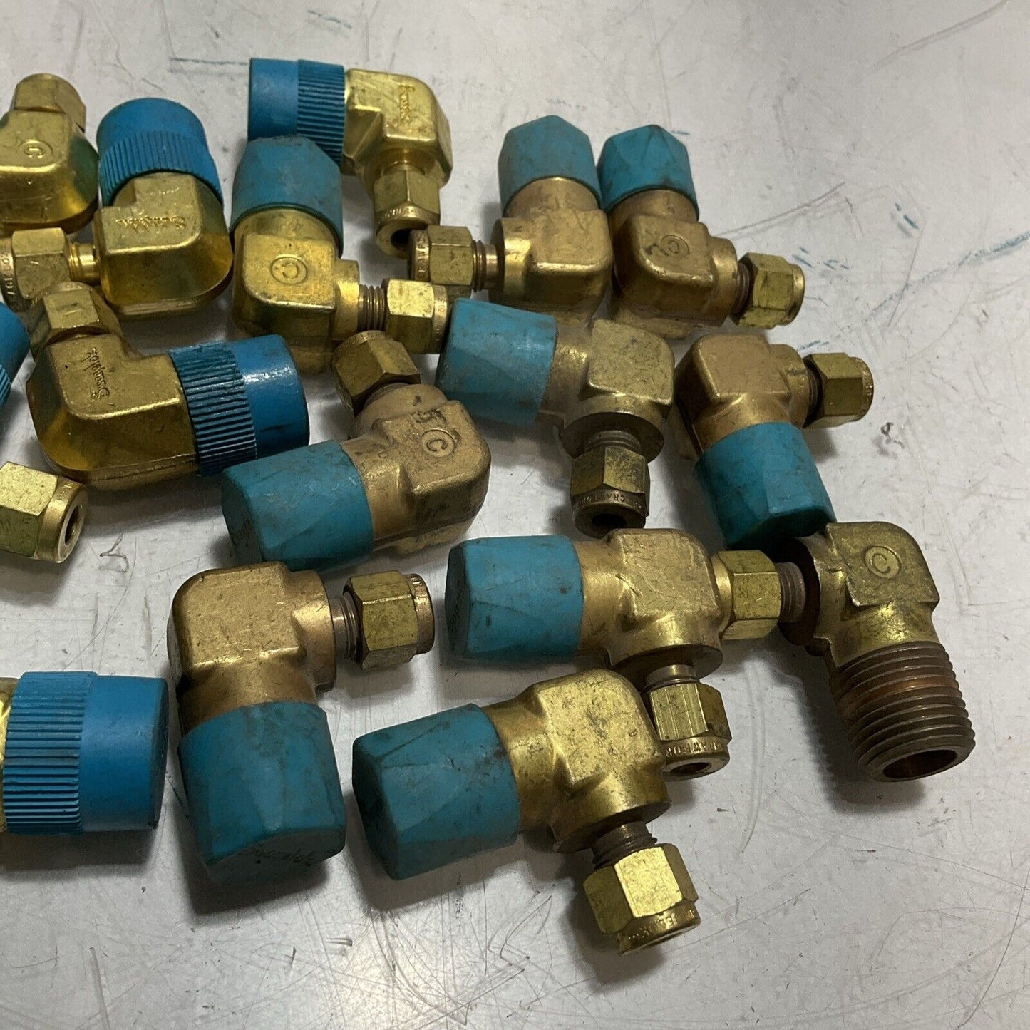 SWAGELOK B-400-2-8RT MALE ELBOW BRASS TUBE FITTING LOT OF 23 476-U3S