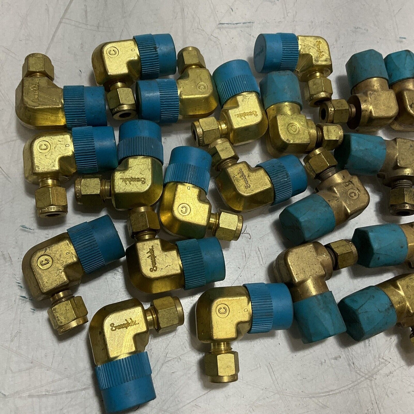 SWAGELOK B-400-2-8RT MALE ELBOW BRASS TUBE FITTING LOT OF 23 476-U3S