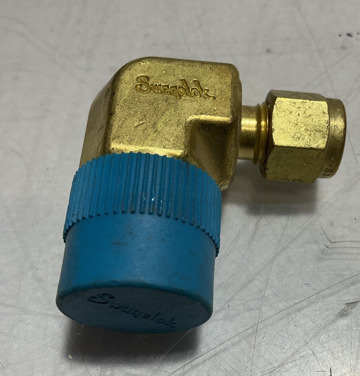 SWAGELOK B-400-2-8RT MALE ELBOW BRASS TUBE FITTING LOT OF 23 476-U3S