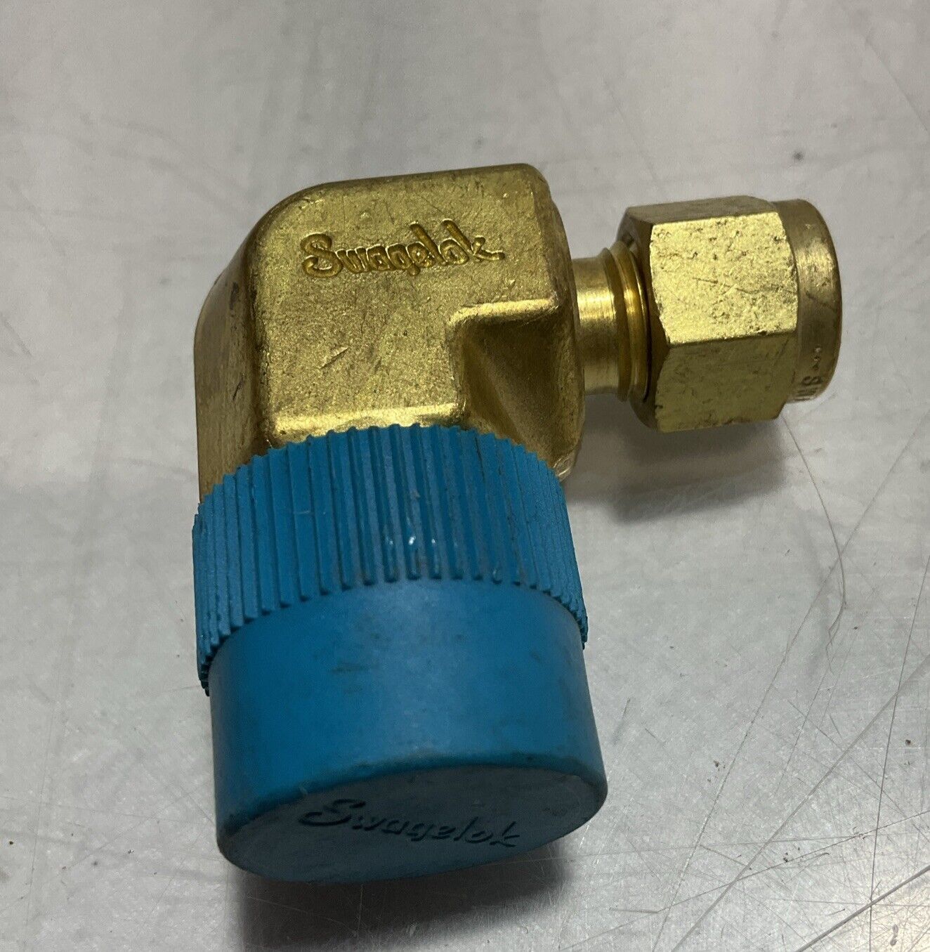 SWAGELOK B-400-2-8RT MALE ELBOW BRASS TUBE FITTING LOT OF 23 476-U3S