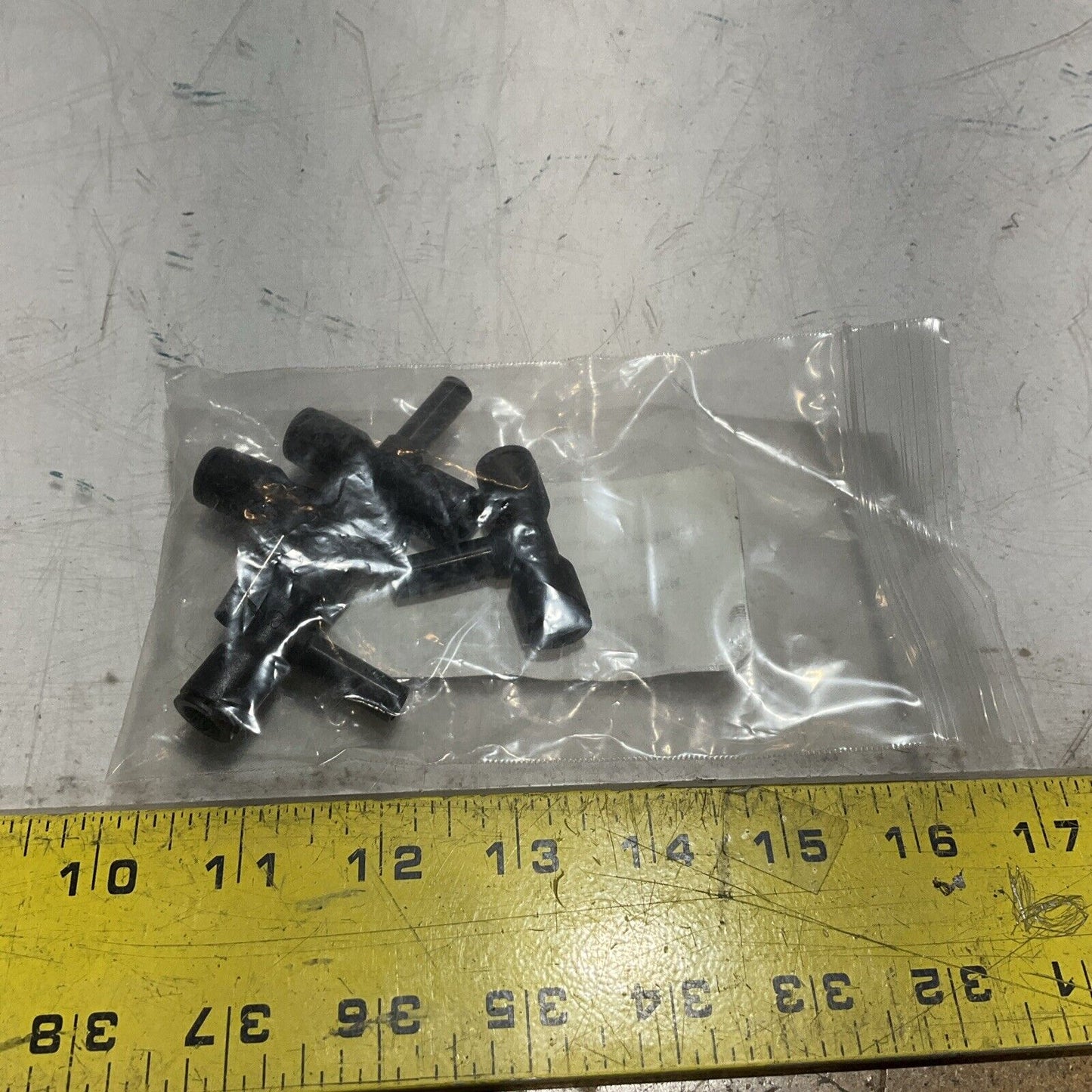 LEGRIS 3188 08 00 PLUG-IN TEE TUBE FITTING LOT OF 4 U3S