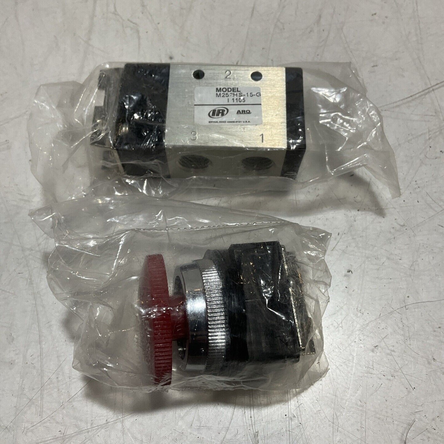 IR- INGERSOLL RAND M252HS-15-G PNEUMATIC VALVE 3-WAY 1/43 IN NPT 476-U3S