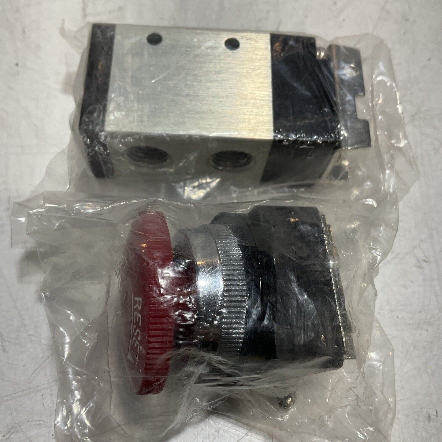 IR- INGERSOLL RAND M252HS-15-G PNEUMATIC VALVE 3-WAY 1/43 IN NPT 476-U3S
