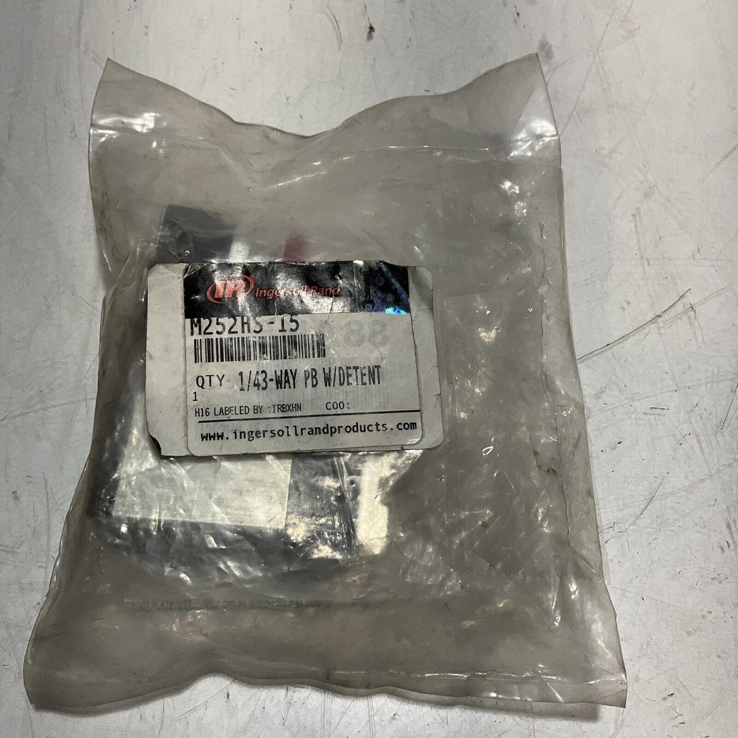 IR- INGERSOLL RAND M252HS-15-G PNEUMATIC VALVE 3-WAY 1/43 IN NPT 476-U3S