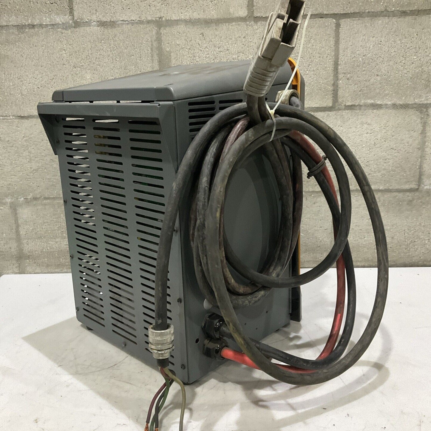 ENERSYS EI3-HL-4YE ENFORCER IMPAQ FORKLIFT L-A BATTERY CHARGER 3PH 480V 50/60 HZ