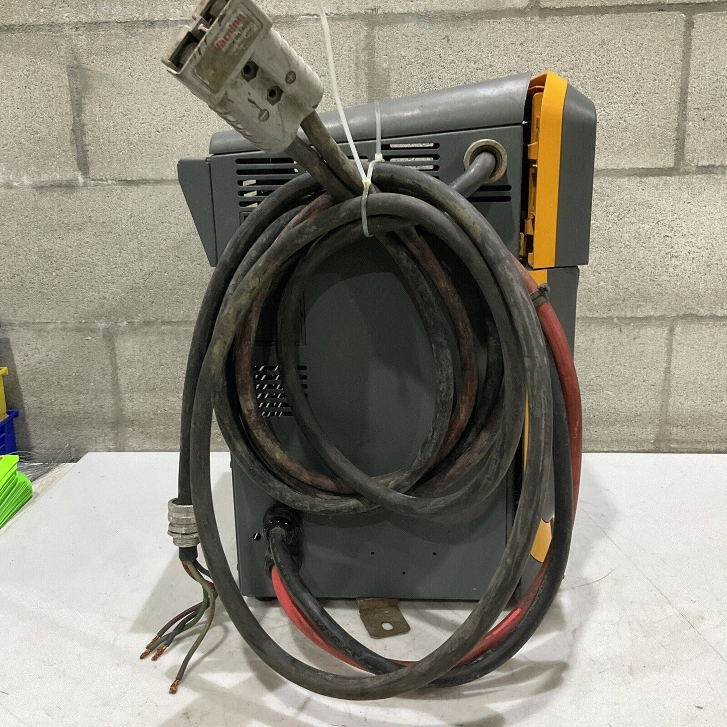 ENERSYS EI3-HL-4YE ENFORCER IMPAQ FORKLIFT L-A BATTERY CHARGER 3PH 480V 50/60 HZ