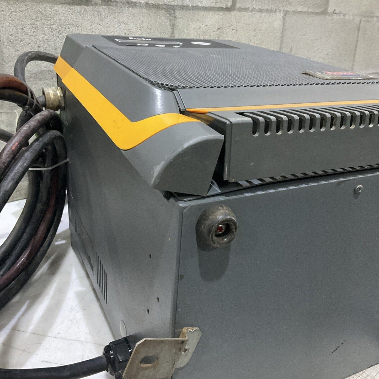 ENERSYS EI3-HL-4YE ENFORCER IMPAQ FORKLIFT L-A BATTERY CHARGER 3PH 480V 50/60 HZ