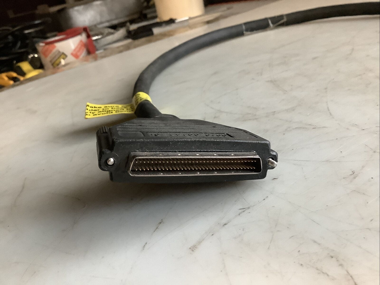 AVID 0070-00432-01 SCSI CABLE 30IN 60LFH MALE TO HD68