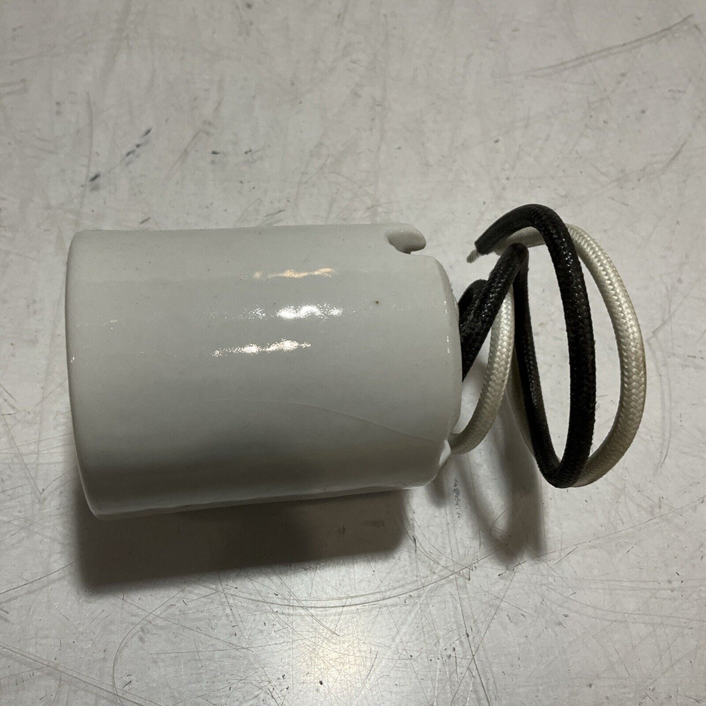 LEVITON 8756 WHITE PORCELAIN LAMPHOLDER 1500W 600VAC 222-U3S