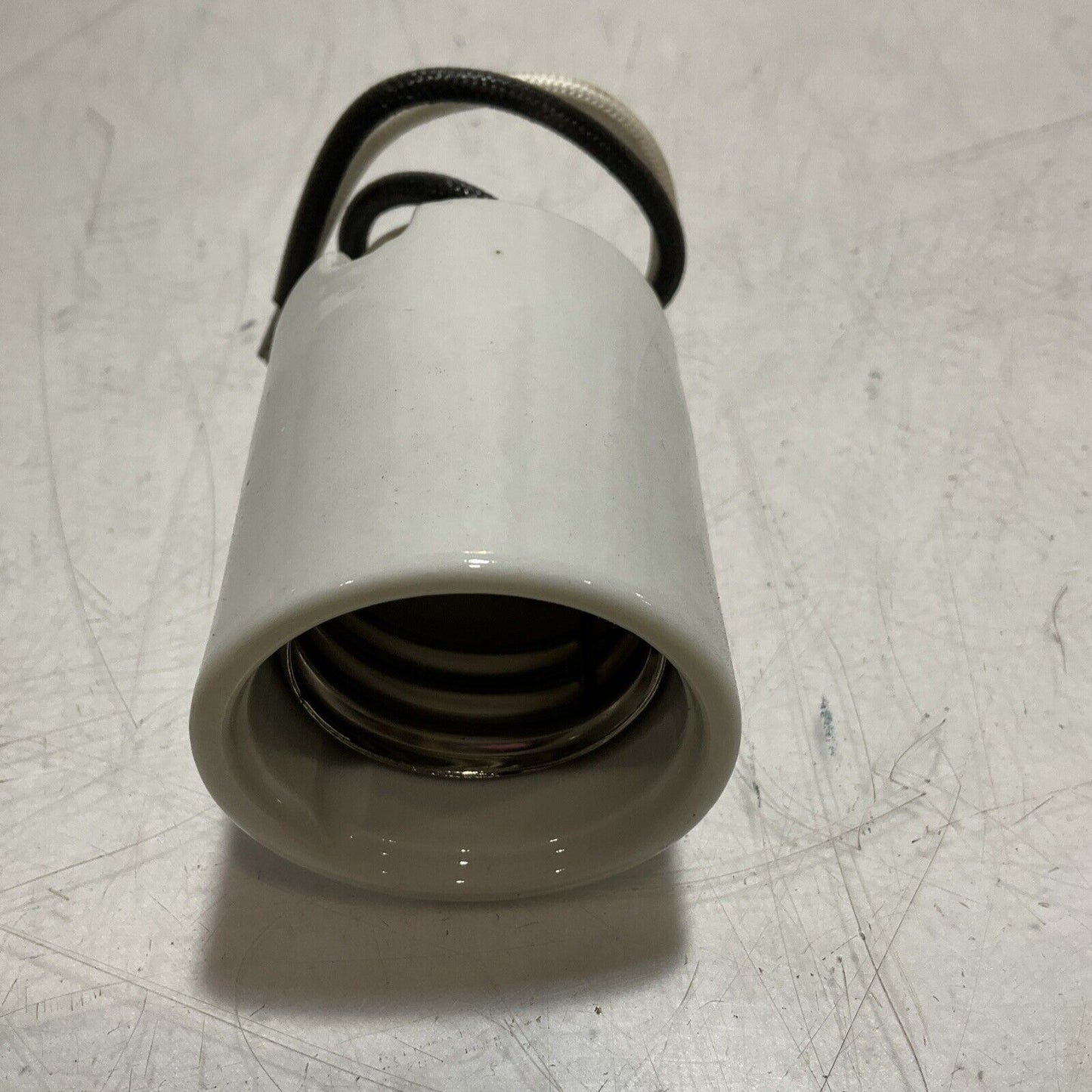 LEVITON 8756 WHITE PORCELAIN LAMPHOLDER 1500W 600VAC 222-U3S