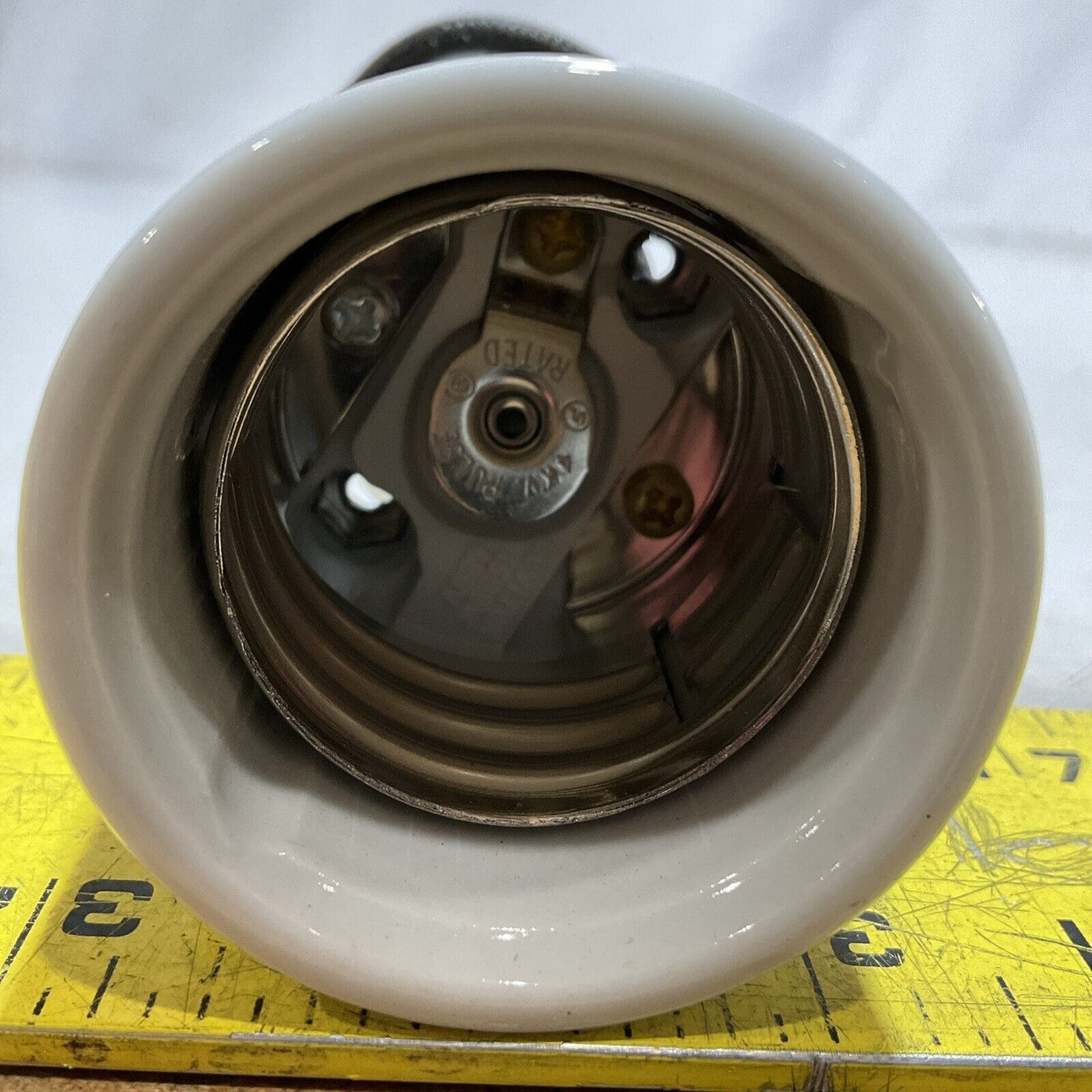 LEVITON 8756 WHITE PORCELAIN LAMPHOLDER 1500W 600VAC 222-U3S