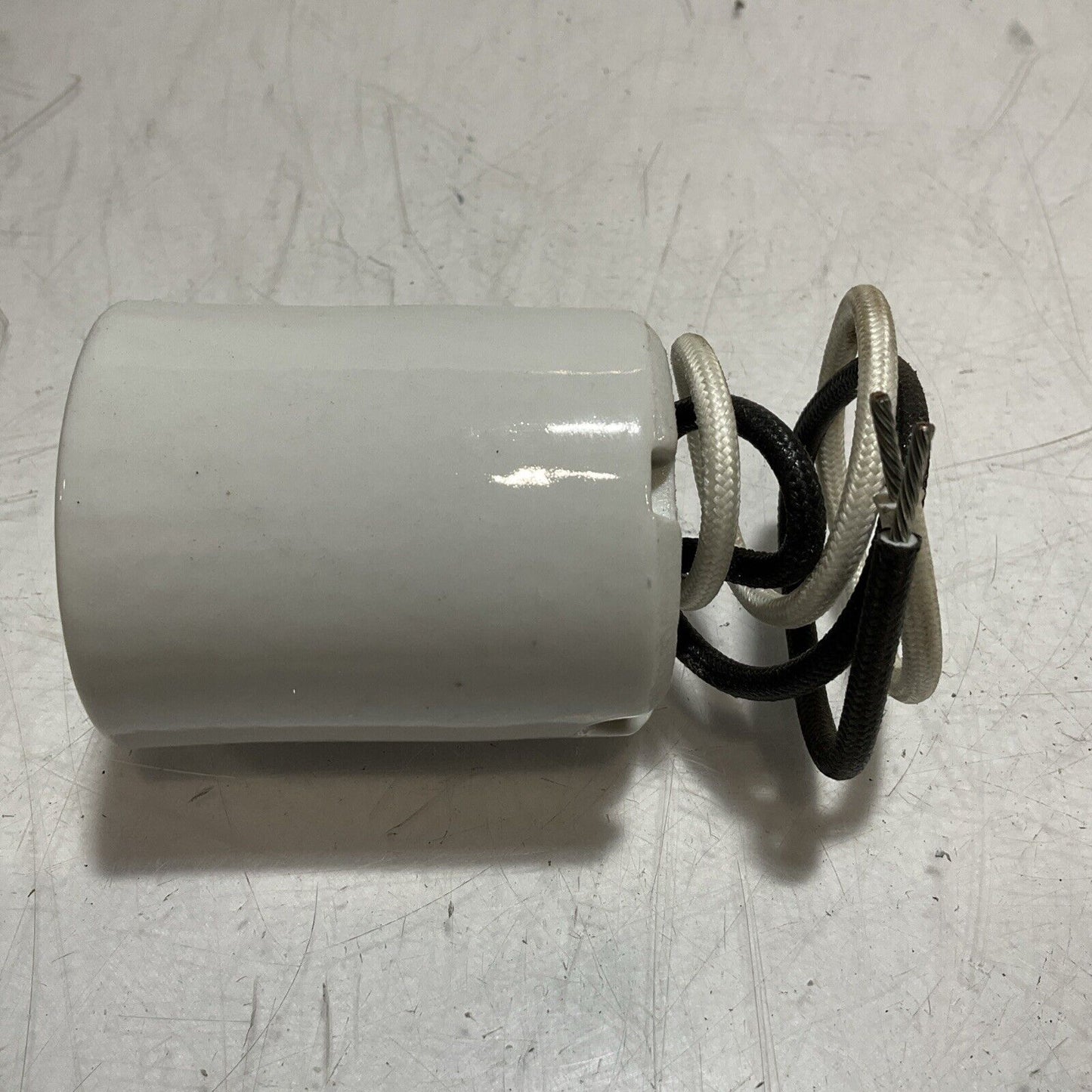 LEVITON 8756 WHITE PORCELAIN LAMPHOLDER 1500W 600VAC 222-U3S