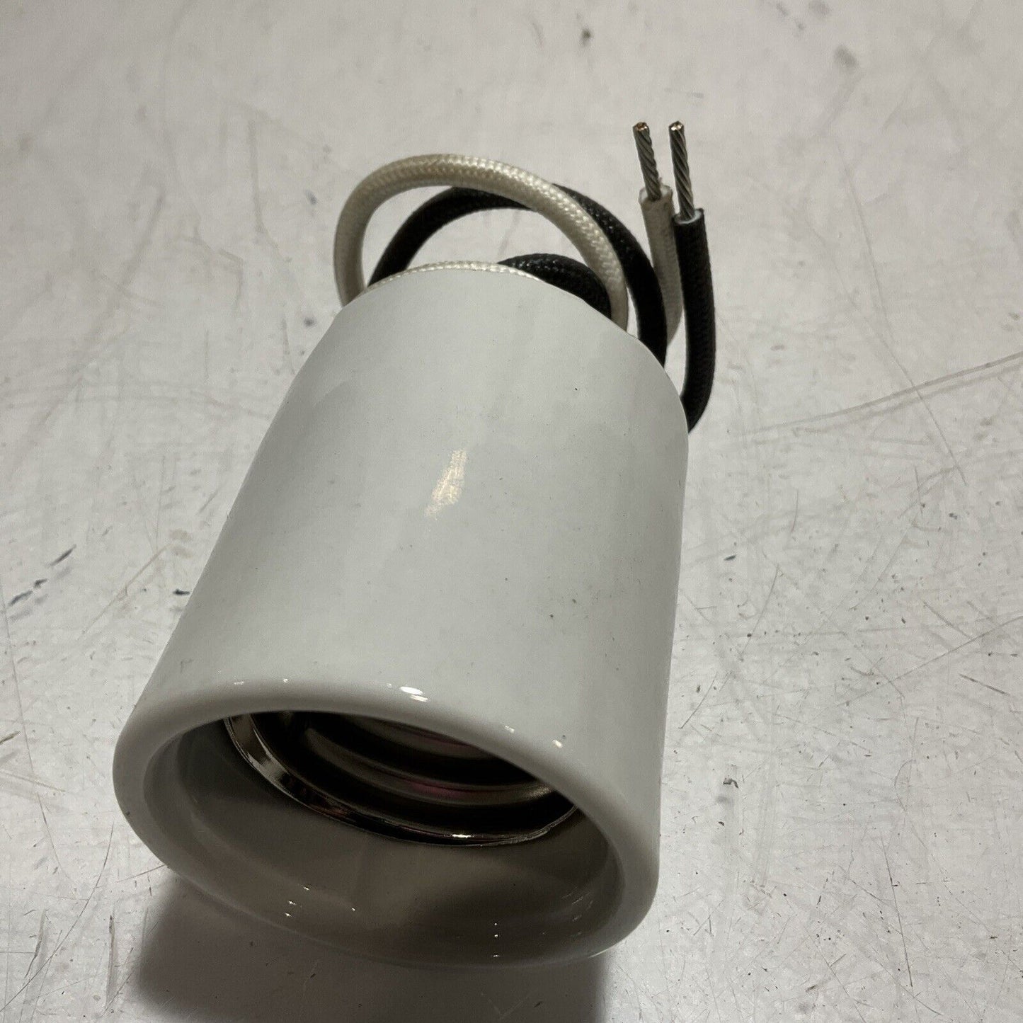 LEVITON 8756 WHITE PORCELAIN LAMPHOLDER 1500W 600VAC 222-U3S