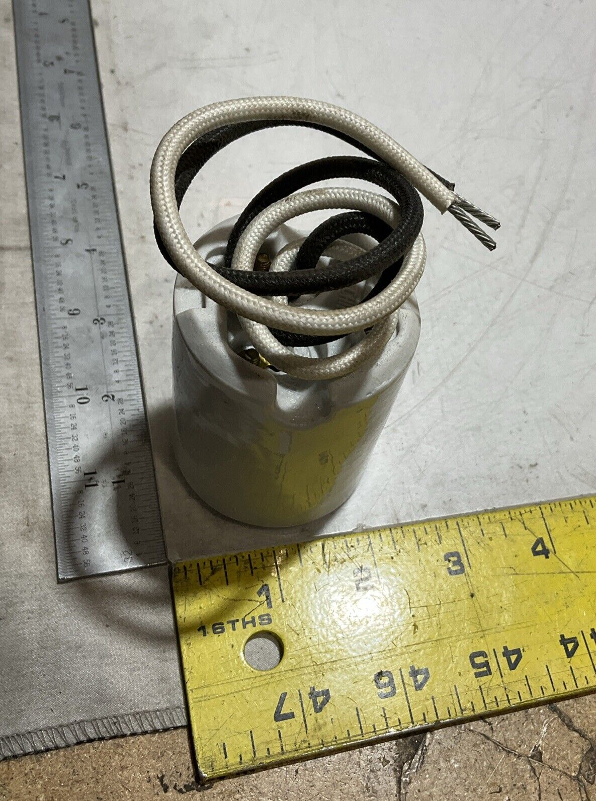 LEVITON 8756 WHITE PORCELAIN LAMPHOLDER 1500W 600VAC 222-U3S