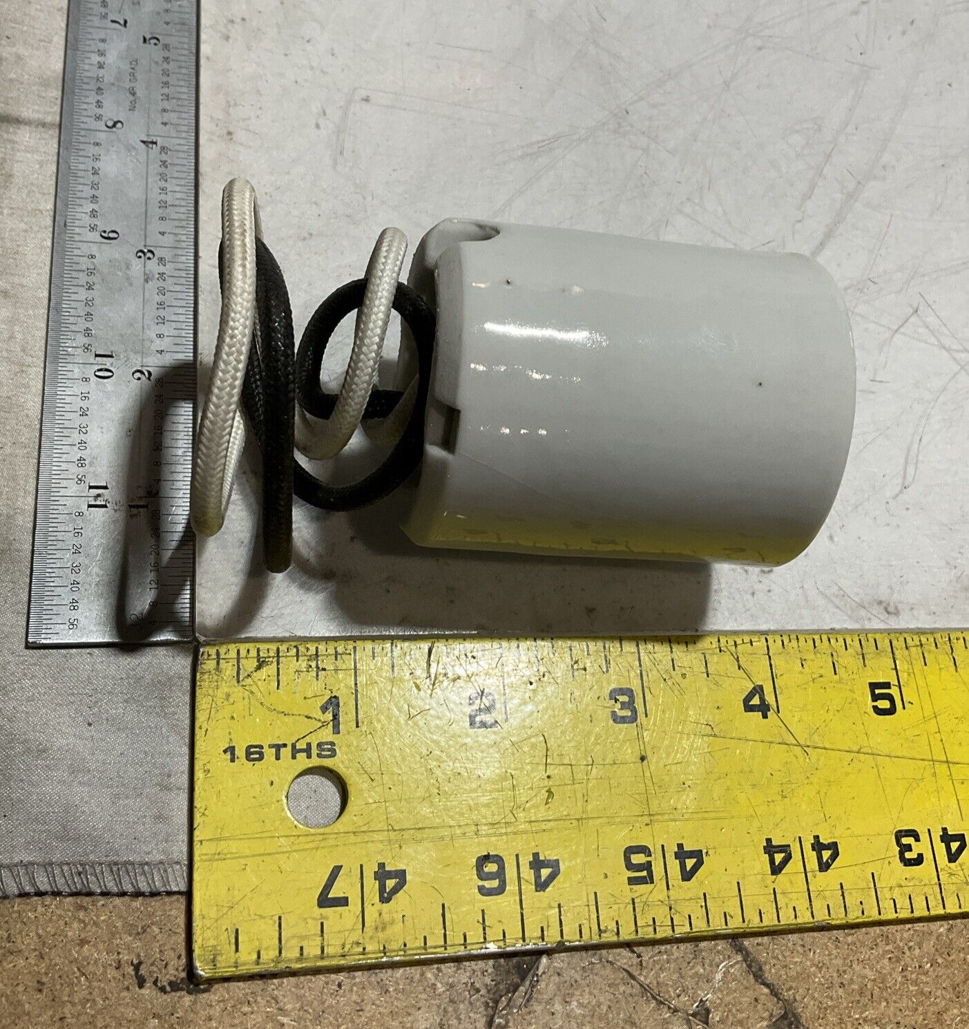 LEVITON 8756 WHITE PORCELAIN LAMPHOLDER 1500W 600VAC 222-U3S