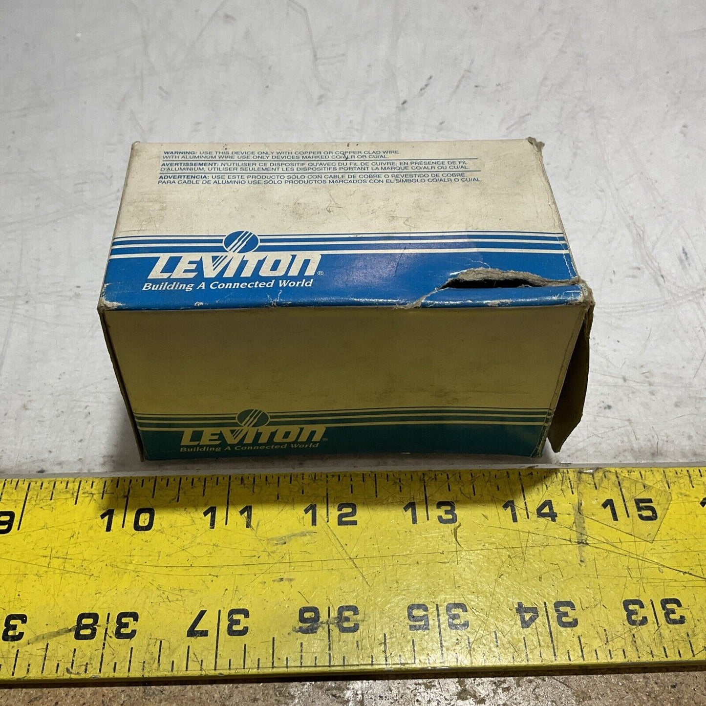 LEVITON 8756 WHITE PORCELAIN LAMPHOLDER 1500W 600VAC 222-U3S