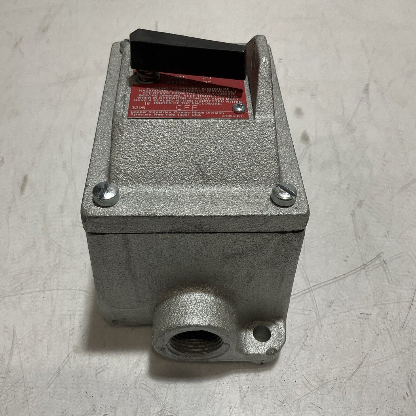 CROUSE-HINDS EFS218 EXPLOSIONPROOF FRONT OPERATED CONTROL SYSTEM SIZE 3/4 373