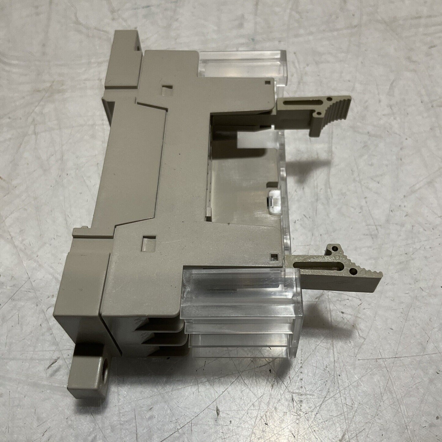 OMRON P7SA-10F-NDDC24V RELAY SOCKET 6A,250VAC 288V U3S