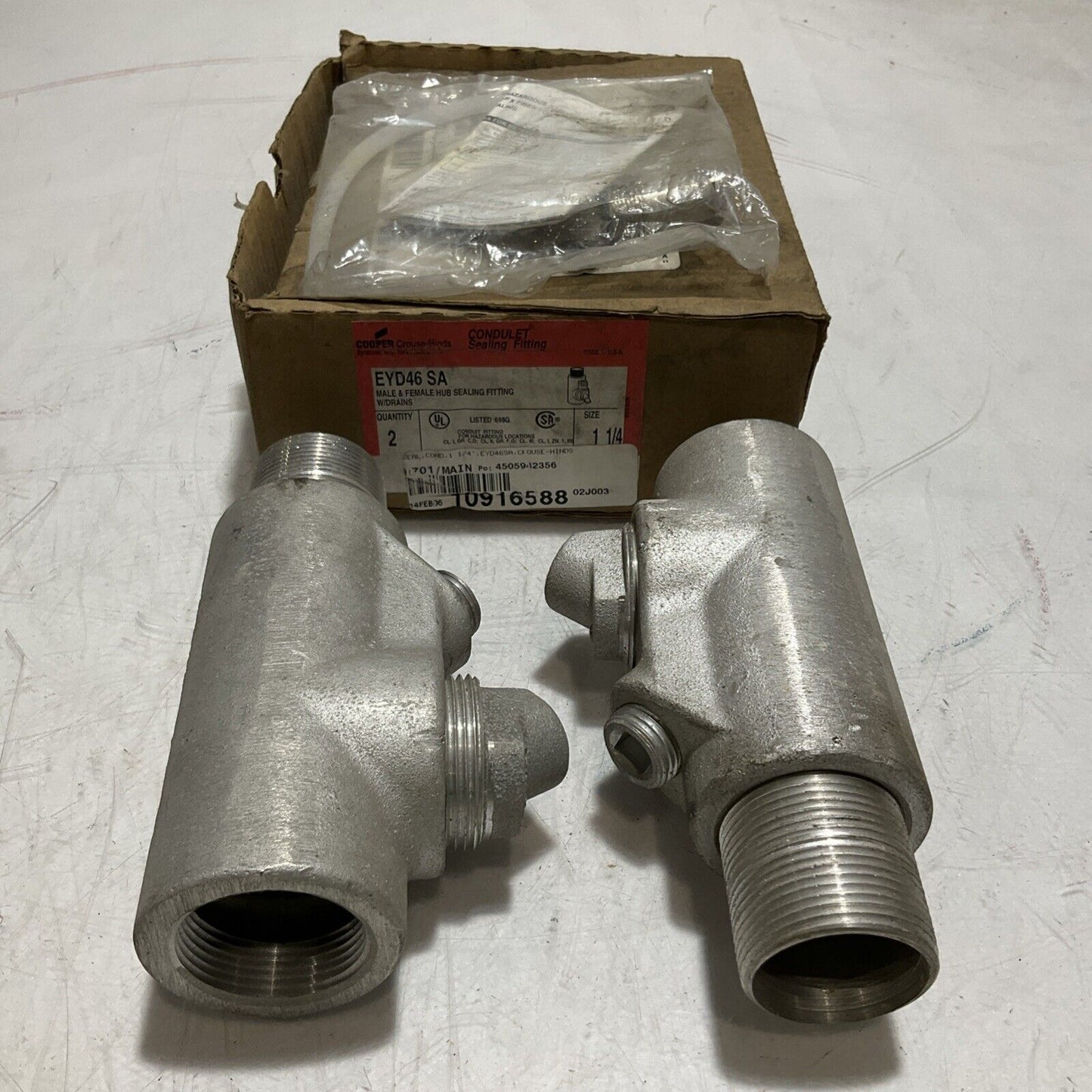 COOPER CROUSE HINDS EYD46 SA FEMALE&MALE CONDUIT SEAL FITTING M/F 1-1/4IN 678