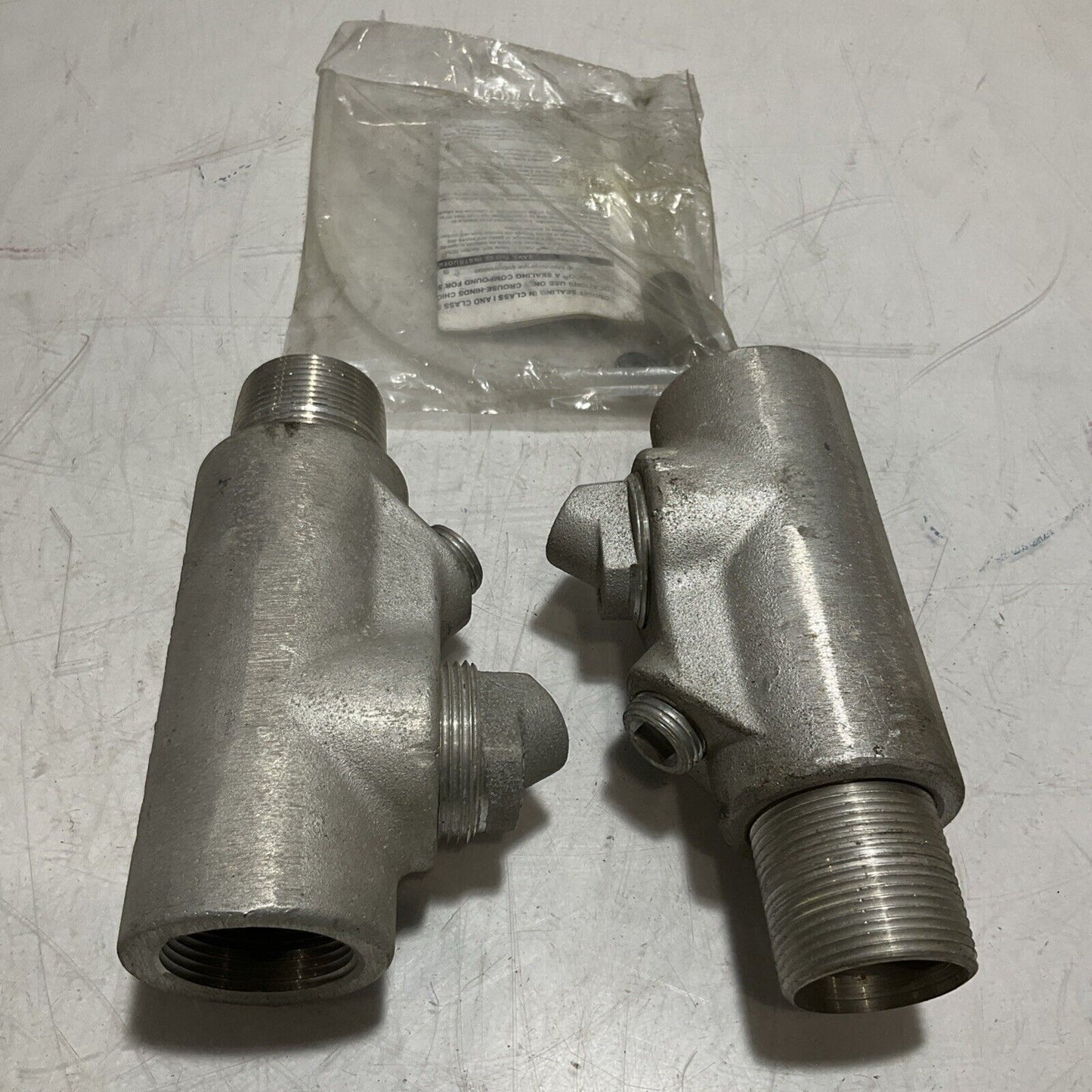 COOPER CROUSE HINDS EYD46 SA FEMALE&MALE CONDUIT SEAL FITTING M/F 1-1/4IN 678
