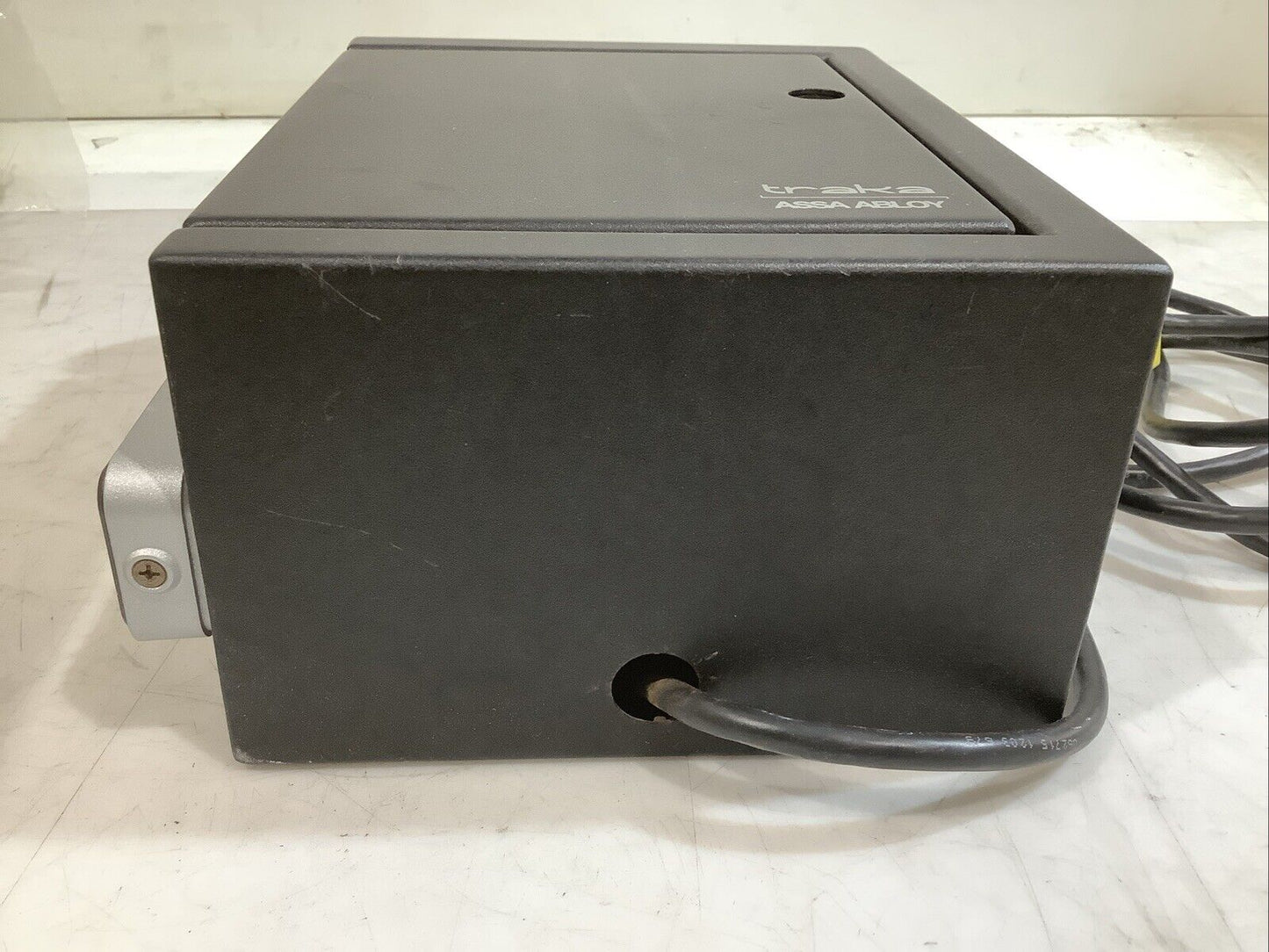 TRAKA R8111 R0128 ELECTRONIC KEY CONTROL SYSTEM CABINET L8H