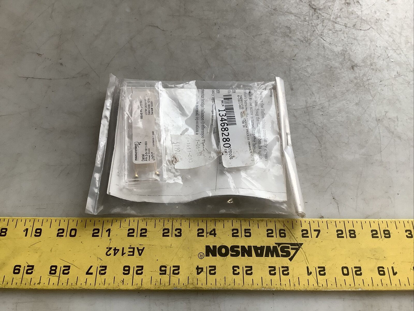 NIB MEASUREMENT EMERSON 2-5-1611-003 THERMISTORS 678