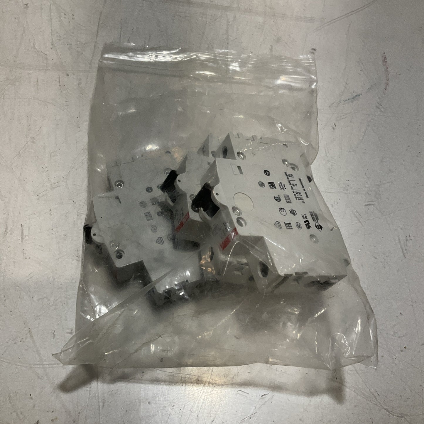 ABB S201 C10 - GB10963 CIRCUIT BREAKER THERMAL MAG 1POLE 230V LOT OF 3 U3S